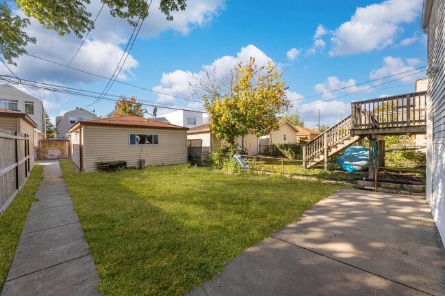 Building Photo - 3404 N Kilbourn Ave