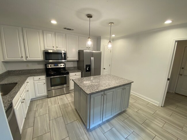 Building Photo - 1307 Hallwood Ln