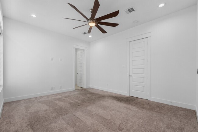 Building Photo - 513 Schweikhardt St