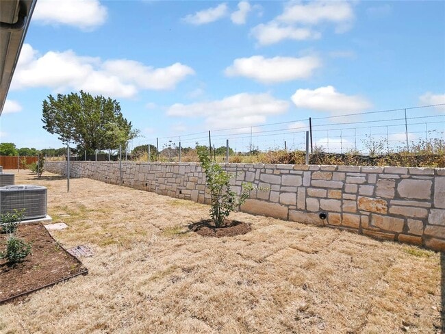 Building Photo - 406 Parkline Dr