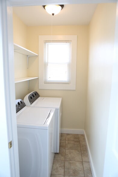 Building Photo - 33 S Cherry St