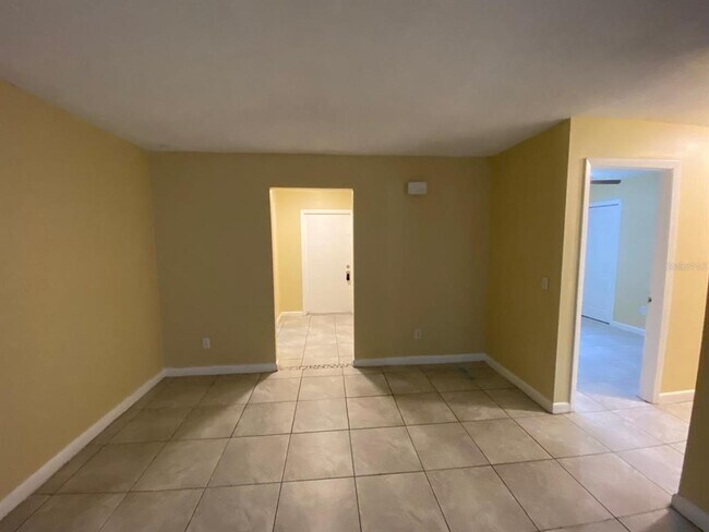 Building Photo - 3509 Lori Ln N