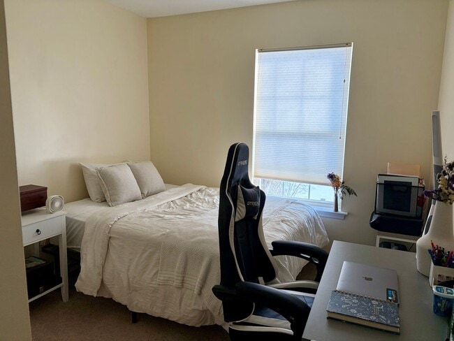 Building Photo - Updated 2 Bed 2 Bath Townhouse in Marietta