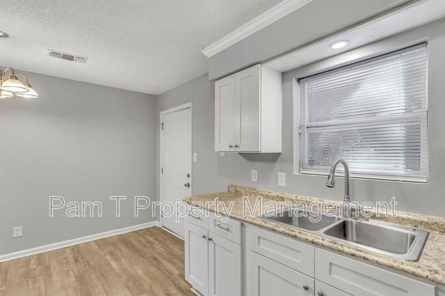 Building Photo - 1925 Cowan Ave