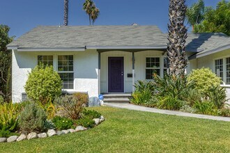 Building Photo - Beautiful 3-Bedroom Home with Pool in Tarzana!