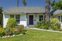 Building Photo - Beautiful 3-Bedroom Home with Pool in Tarzana!