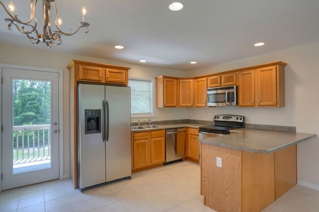 Building Photo - Charming 3-Bedroom Home with Coastal Count...