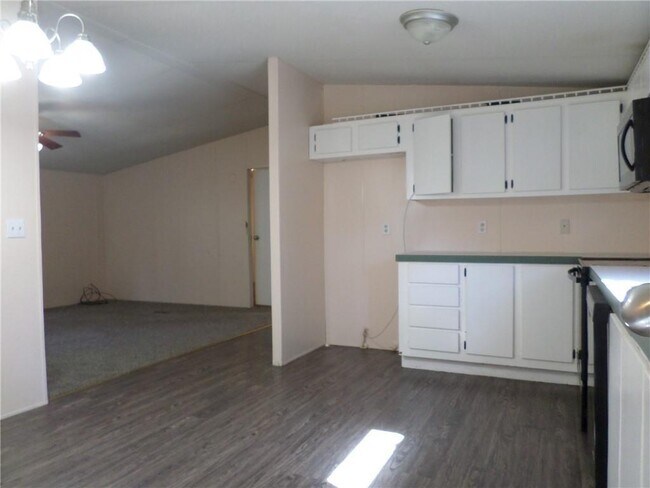 Building Photo - 25944 Meridian Ave