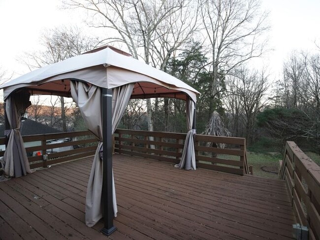 Building Photo - 104 Victoria Dr