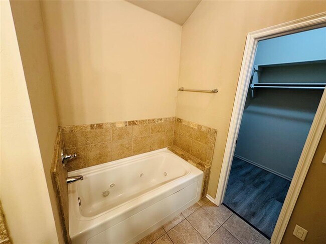 Building Photo - 8121 Hillers Rd