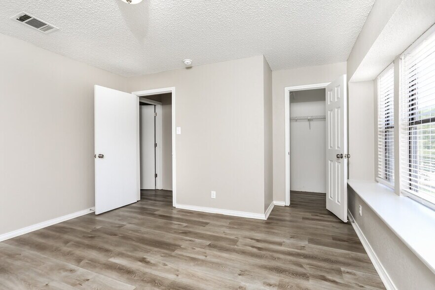 Building Photo - 7456 Cross Ridge Cir