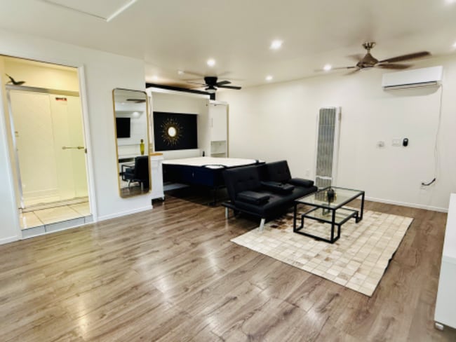 Building Photo - 4903 Coolidge Ave