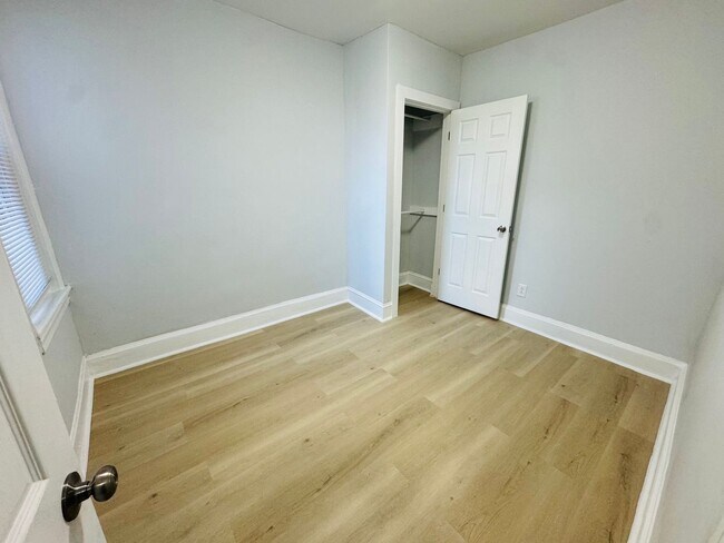 Building Photo - Remodeled 3b/1b House in West Philly! Section 8 Only