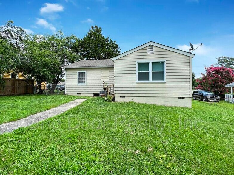 Building Photo - 130 Nelson Dr
