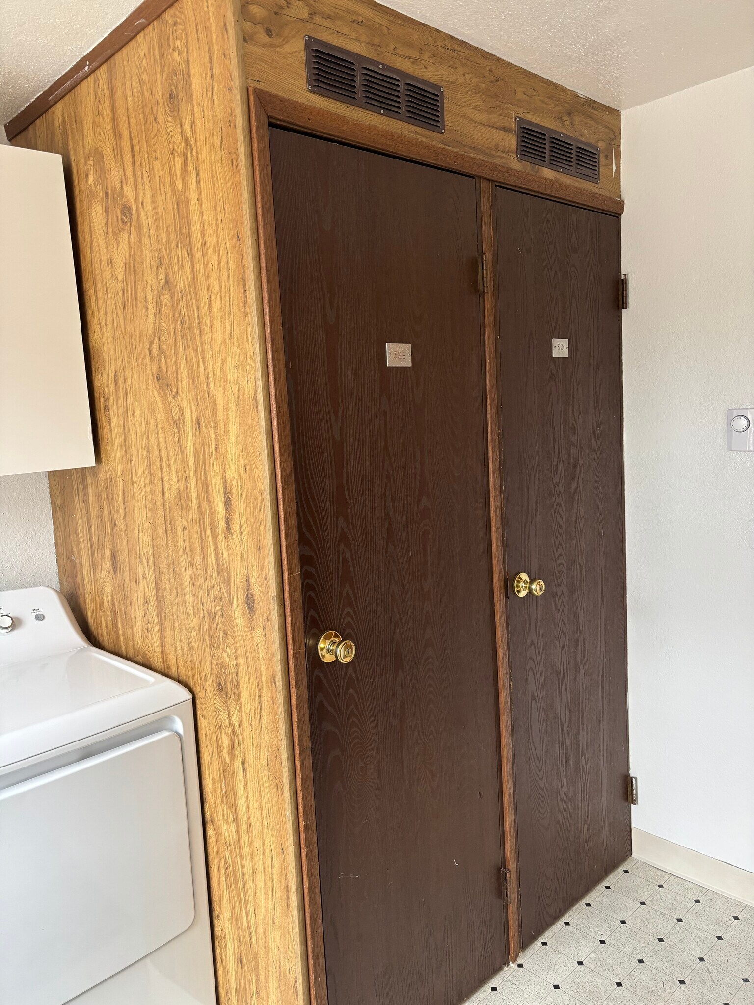 Building Photo - 328 Burnett Ave N