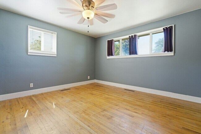 Building Photo - 555 S 1300 E