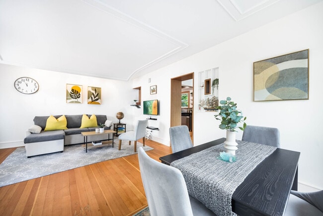 Building Photo - 11520 Roosevelt Way NE