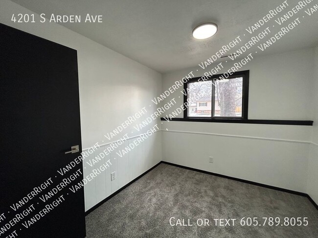 Building Photo - 4201 S Arden Ave