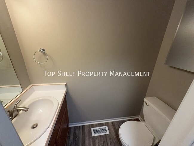 Building Photo - 1122 SE Mill Pond Ct