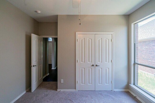 Building Photo - 2324 Spruce Springs Way