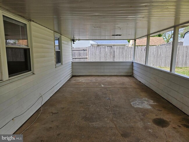 Building Photo - 3703 Windsor Dr