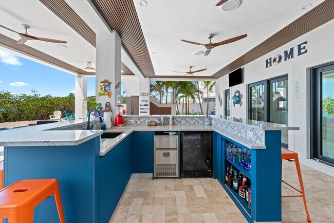 Building Photo - 247 Pescayo Ave