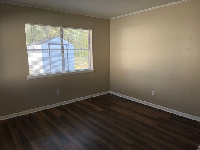 Building Photo - 3 Bed 1.5 Bath Home