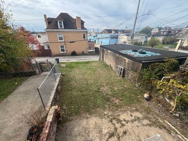 Building Photo - Sweet Single Story Swissvale Living!
