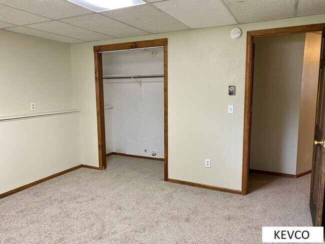 Building Photo - Charming House with Open Floor Plan