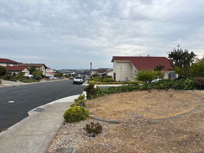 Building Photo - 1879 Pheasant Dr