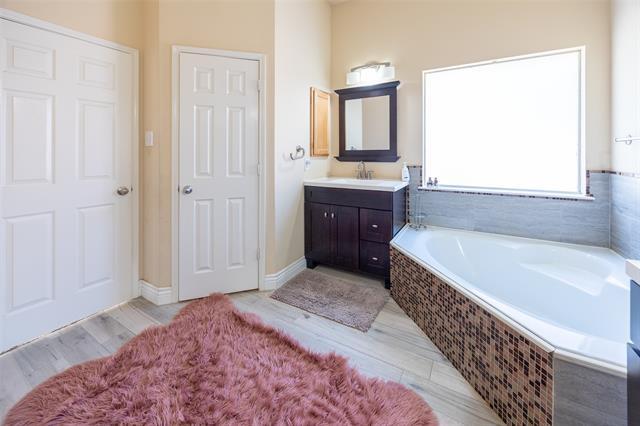 Building Photo - 9216 Sterling Gate Dr