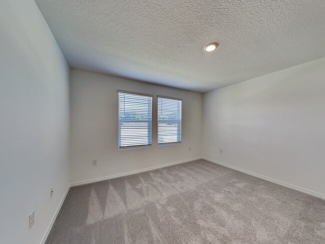 Building Photo - 215 Riverfront Wy