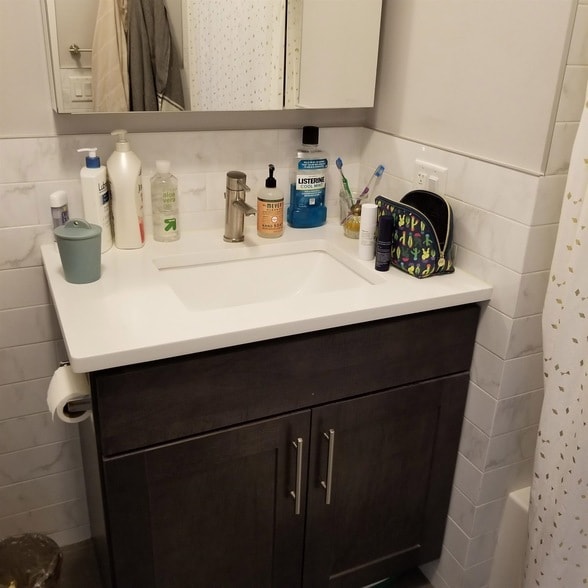 Building Photo - 3 Perrine Ave