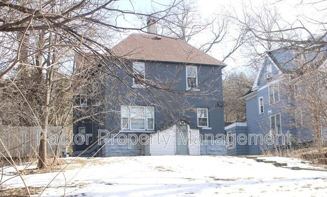 Building Photo - 328 N 6th St