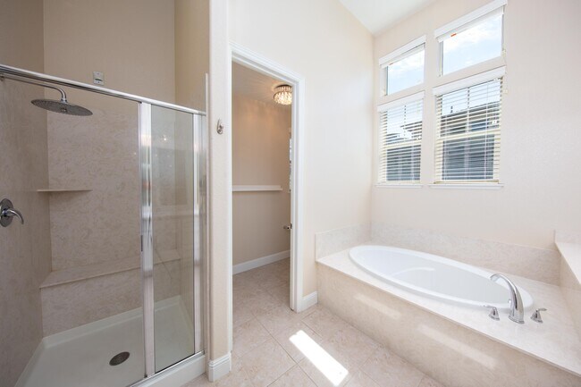 Building Photo - 6491 Bayview Dr