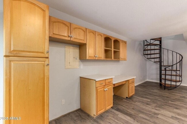 Building Photo - 1425 E Desert Cove Ave