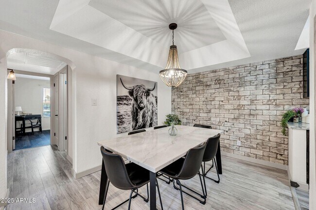 Building Photo - 8787 E Mountain View Rd