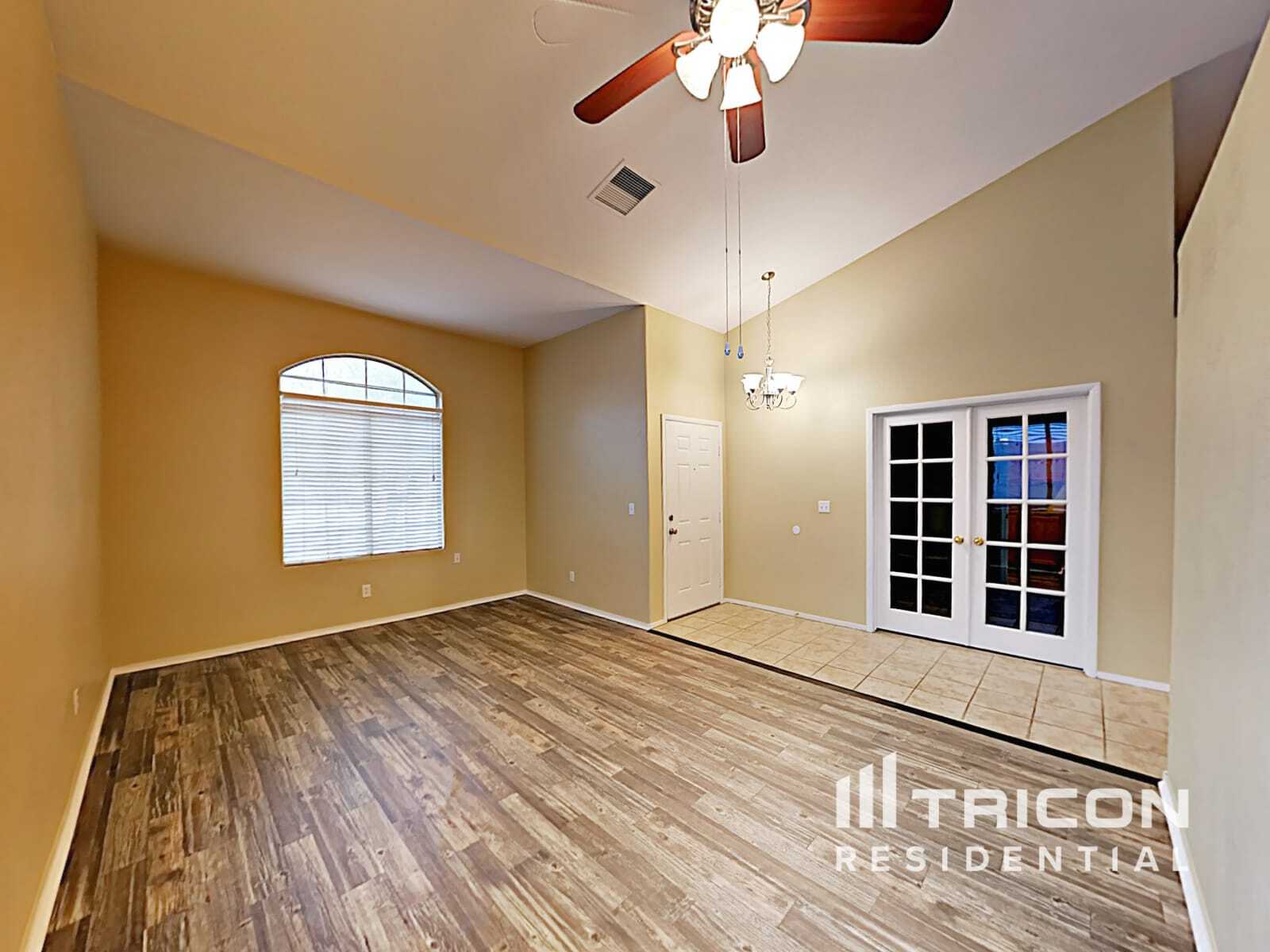 Building Photo - 610 Largo Azul Ave