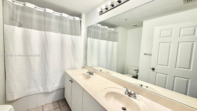 Building Photo - 4850 Chancellor Dr