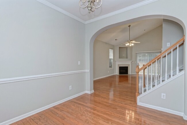 Building Photo - End-Unit 3br/2.5bth Townhome in Villages o...