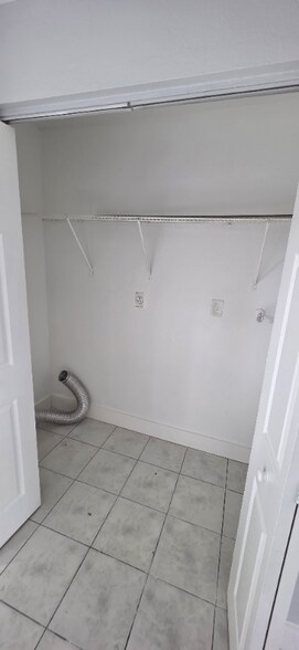 Building Photo - 470 NE 18th Ave