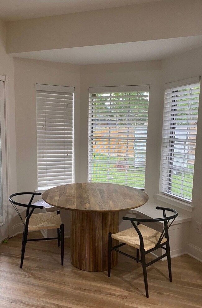 Building Photo - 1811 Emerald Lake Ct