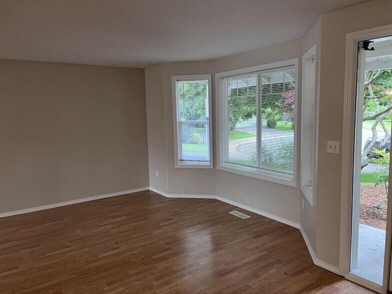 Building Photo - 17611 SE 16th St