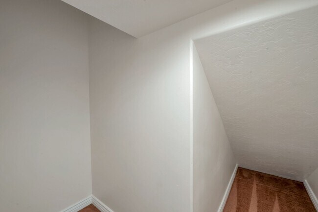 Building Photo - 8961 N Cottage Cyn Dr