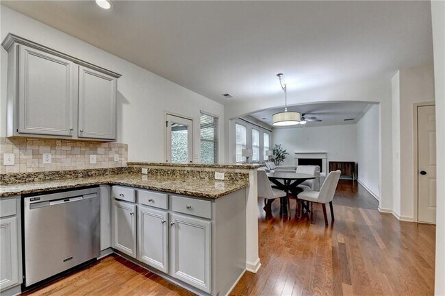 Building Photo - 5013 Groover Dr