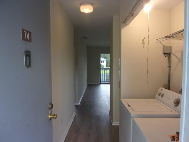 Building Photo - 700 W Pope Rd