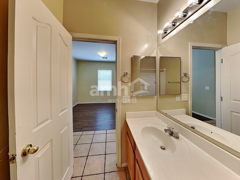 Building Photo - 1805 S 119th Dr