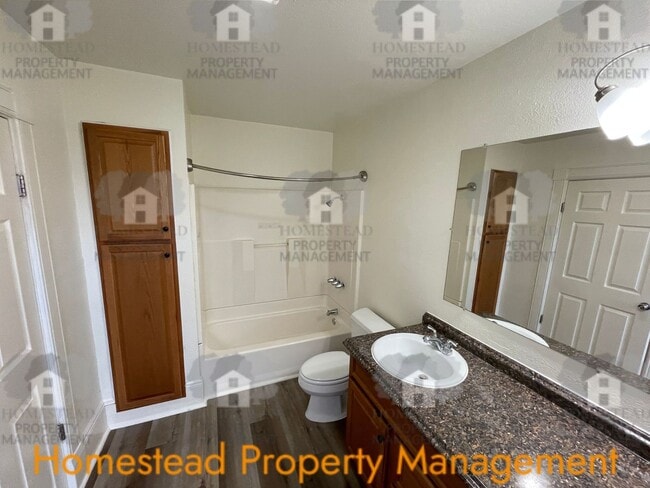 Building Photo - 321