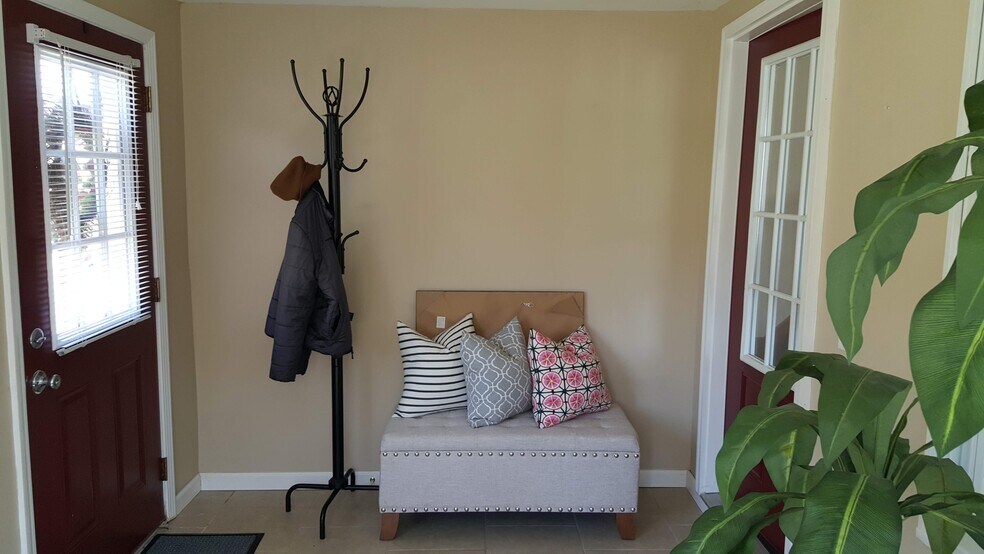Front entryway - 4 Schuyler St