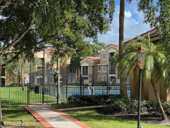 Building Photo - 8000 N Nob Hill Rd